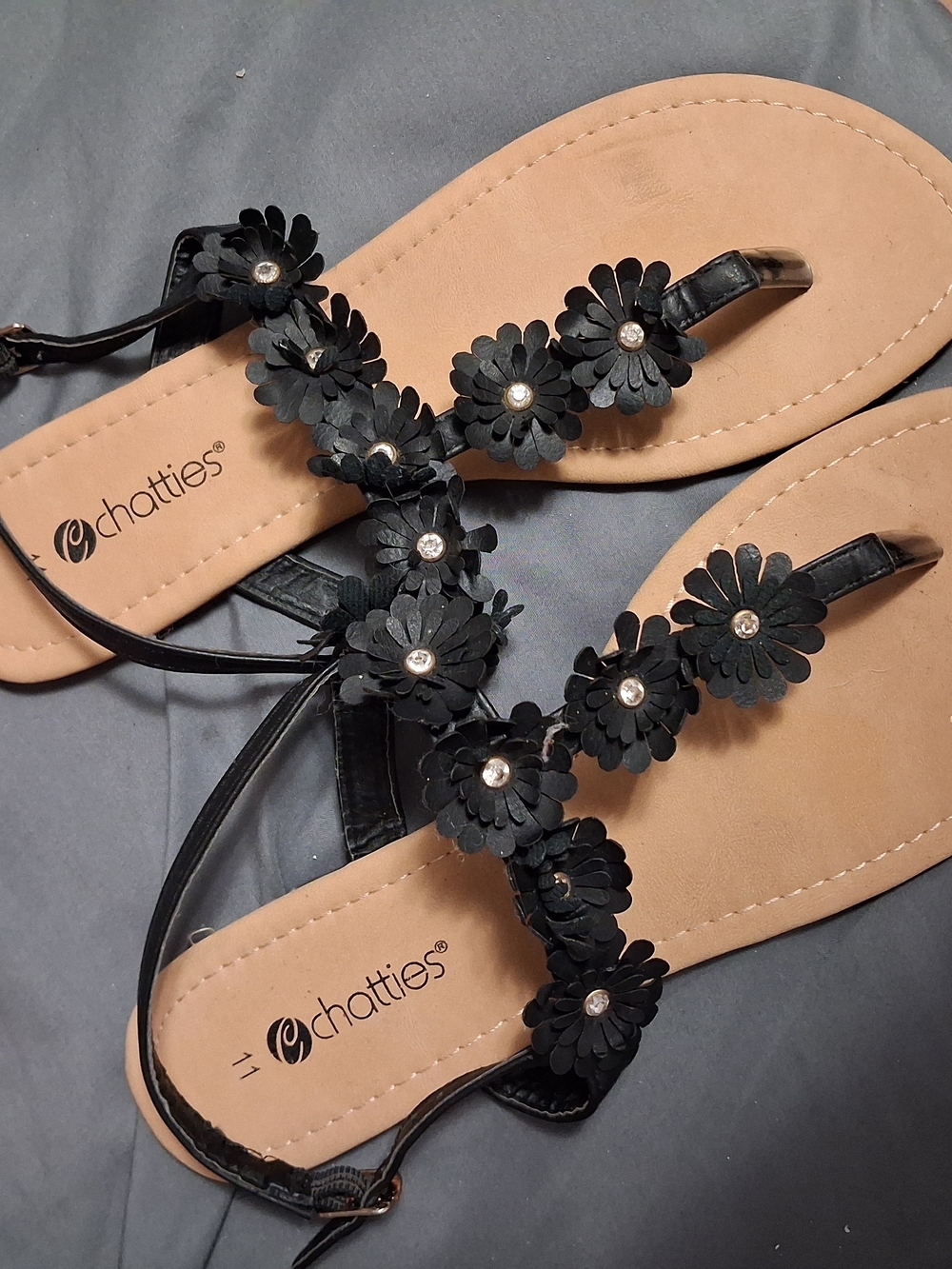 🌸 Chatties Black Floral Rhinestone Thong Sandals | Size 11 | EUC 👡